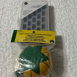 Quilter's Extra Large Pin Cushion with Emery